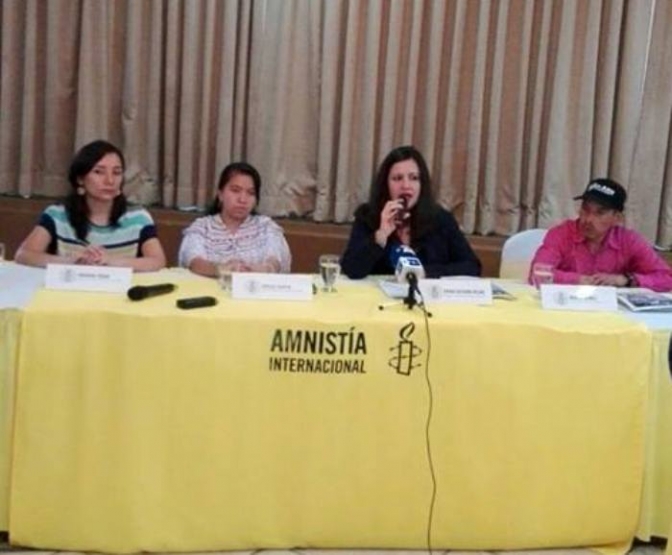 En La foto de izquierda a derecha Ariadna Tovar, AI, Adaluz García, Guatemala, Ericka Guevara-Rosas, AI, y Martín Gómeza Vásquez, MILPAH
