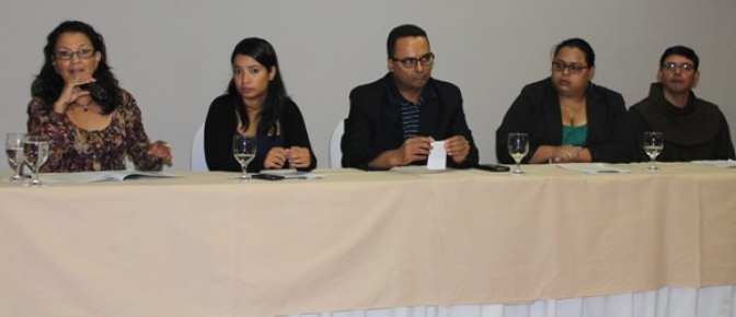 Aparecen de izquierda a derecha: Gilda Rivera (CDM), Ivania Galeano,(CIJ), Rodil Vásquez (REed COIPRODEN), Amada Ponce, (C-LIBRE) y René Flores, (Franciscan International).