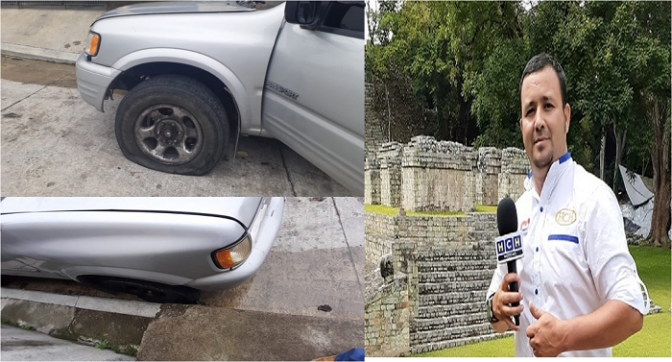 Horas después de que policías llegaron a su casa:Aparecen ponchadas las llantas del vehículo del periodista Santiago López
