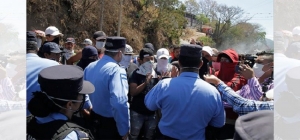 Stop a la manifestación pacífica en Honduras