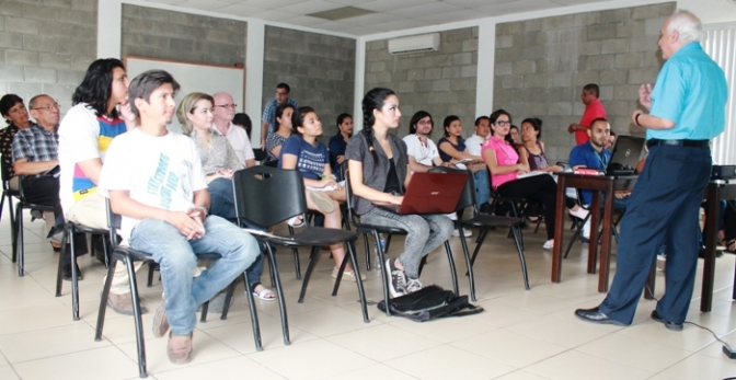 Jornada de escritura creativa en san Pedro Sula