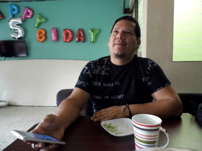 Donny Reyes, responsable de la Coordinación de la organización LGTBI Arcoiris fue respaldado por varias instituciones afines ante una campaña de   desprestigio entronizada en su contra.