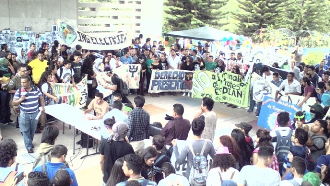 Aunque nadie salió a recibirla: Estudiantes  presentan propuesta de diálogo a autoridades universitarias