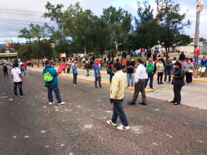Con bala viva reprimen a miembros de la Alianza de oposición por resistir el fraude electoral en Honduras