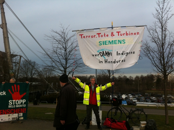 En Munich, Alemania: Fuertes protestas contra acciones de la empresa Siemens sobre el medio ambiente y las vidas de los pueblos