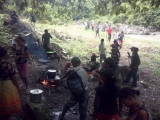 Indigenas lencas de la comunidad de Rio Blnaco en el campamento en defensa del Río Gualcarque.