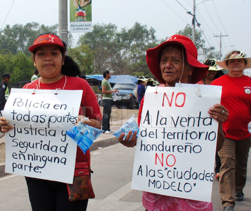 mujeres protestan zedes