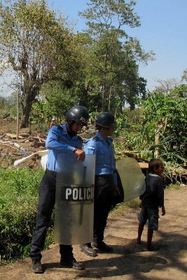 policias desalojo cortes