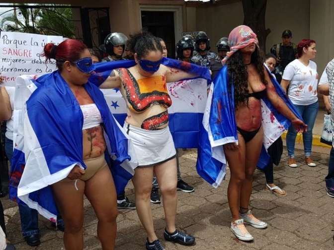 Feministas adoptan otras formas de expresión para exigir un alto a los femicidios