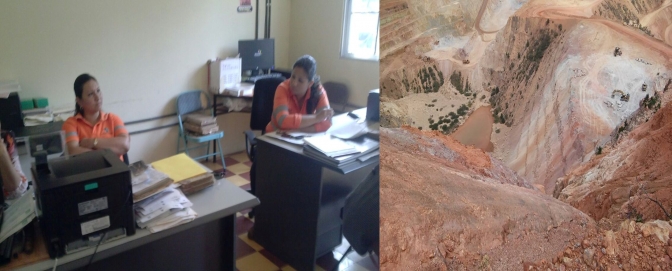 En la foto dos empleadas de confianza de MINOSA fueron sorprendidas por pobladores de Azacualpa en el Registro Civil  de La Unión Copán, sustrayendo actas de defunción para verificar quiénes son los parientes de los muertos y ofrecerles dinero para que permitan la destrucción del cementerio.