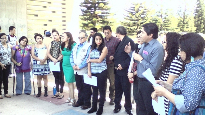 Representantes de diversas organizaciones de derechos humanos y sociales denunciaron que en la UNAH se aplican viejas prácticas de la Doctrina de la seguridad Nacional, eso le molestó a la rectora Julieta Castellanos que emitió  un comunicado con lenguaje violento y estigmatizante. 