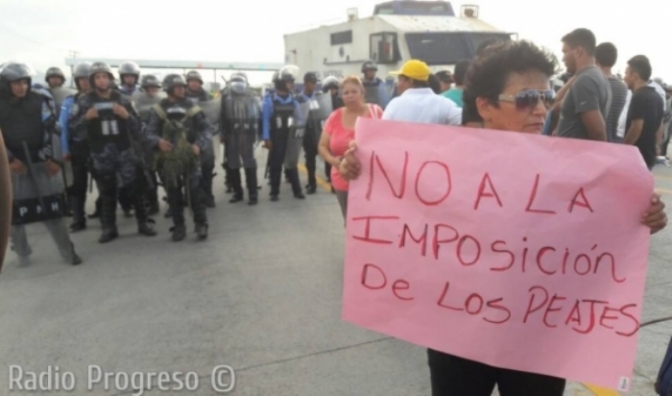 Gobierno responde con represión al rechazo ciudadano contra peaje