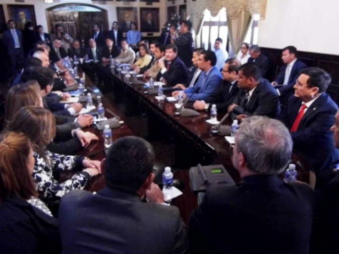 Según analistas: Sin presencia del partido  LIBRE en el diálogo,  se avecina  un fracaso