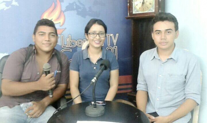 Juan Carlos Montalbán, Tatiana Hernández y Henry Rodríguez, del CURLP, en el programa Voz Estudiantil