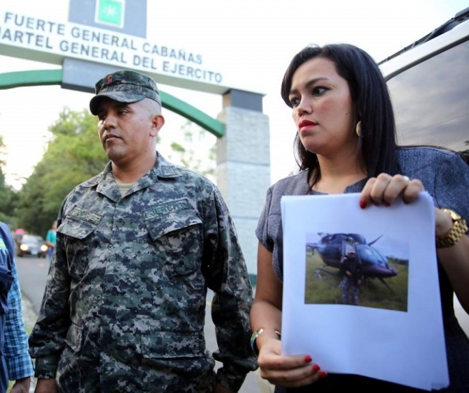El capitán Santos Rodríguez Orellana junto a su esposa