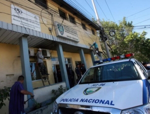 Policías tienen las manos sueltas: Postas policiales son un peligro para personas detenidas