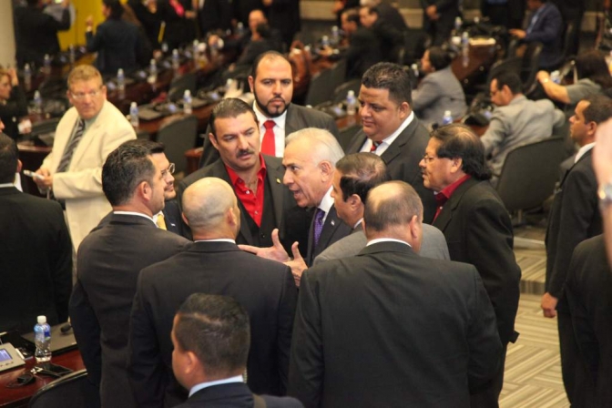 Ansioso escenario para el  bipartidismo: No hubo elección de restantes magistrados a la CSJ