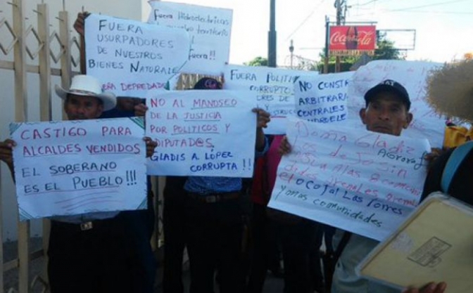 El pueblo indigena del municipio de San José en las afueras de los tribunales capitalinos.