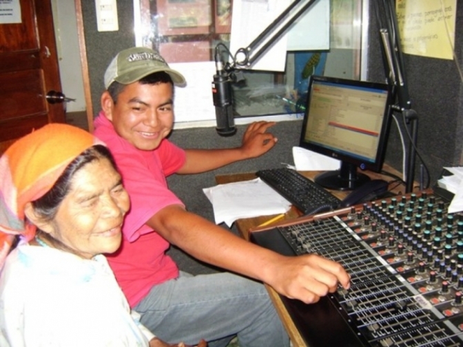 Radios comunitarias entre el acoso y la defensa del derecho a la  libertad de expresión