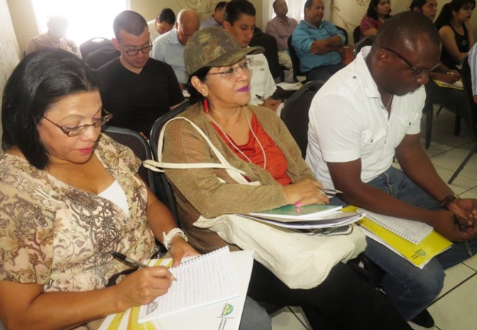 Periodistas asistentes al taller con mucho interés en la temática desarrollada.